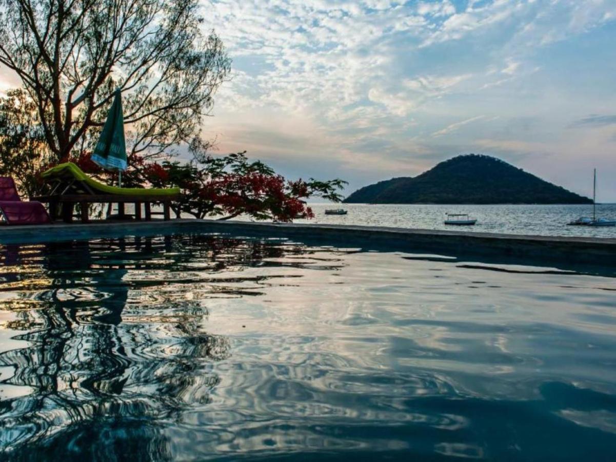 Thumbi View Lodge Cape Maclear エクステリア 写真
